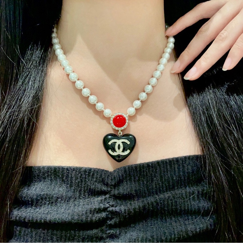 NWT CHANEL Black Heart CC Logo Pearl Necklace
